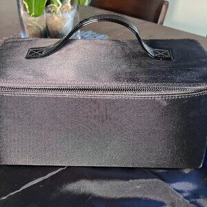 MAC Carry All Make up case